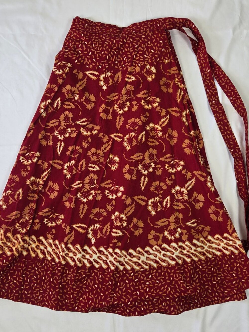 Batik Keris One Size Wrpa Skirt Red Gold Cream 100% Cotton Wax Batik Process